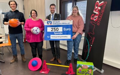 Danke an die VR-Bank Ostbayern-Mitte eG, Spende für Aktions- und Spielmaterial